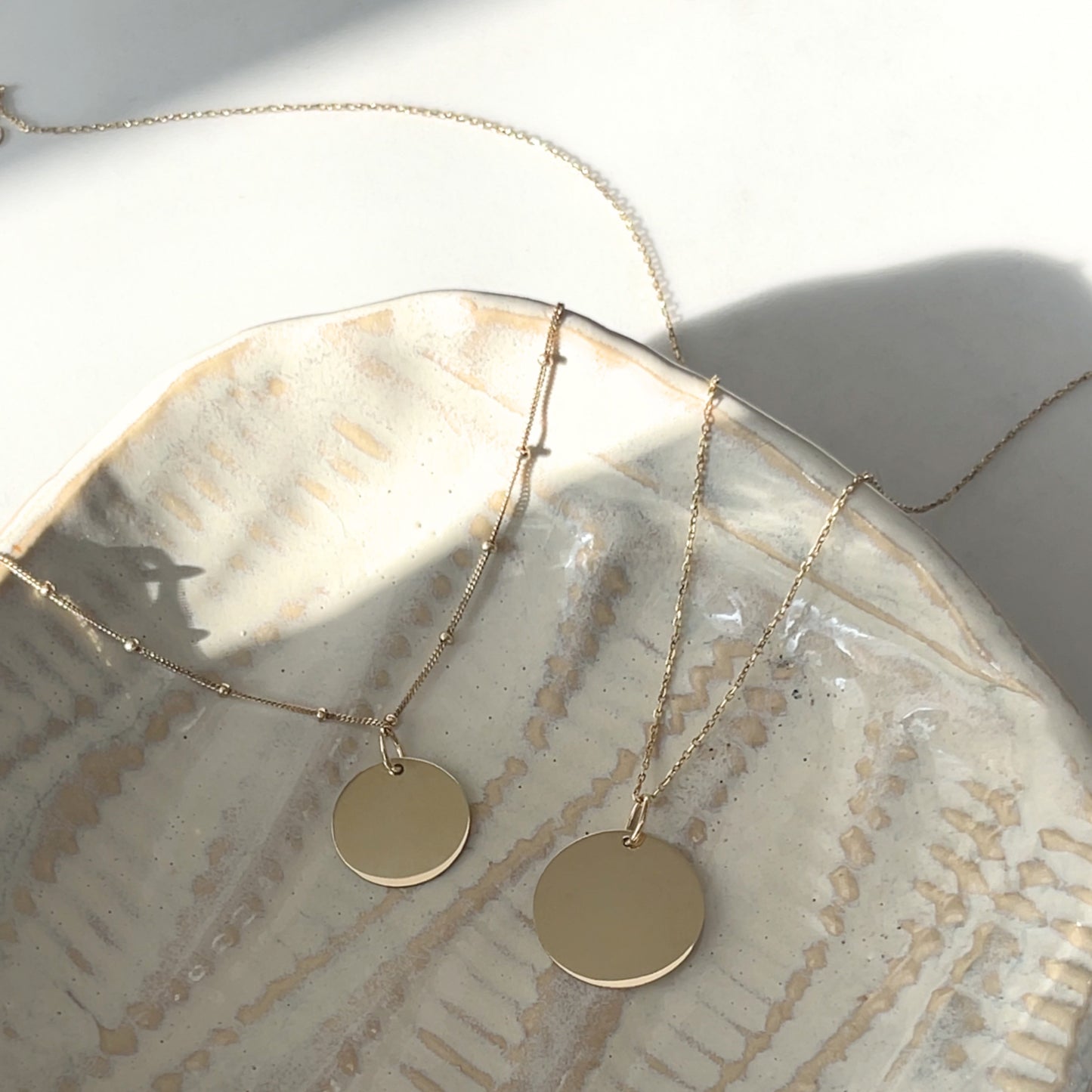 Paw Print Twisted Chain Necklace | 10K Gold Circle