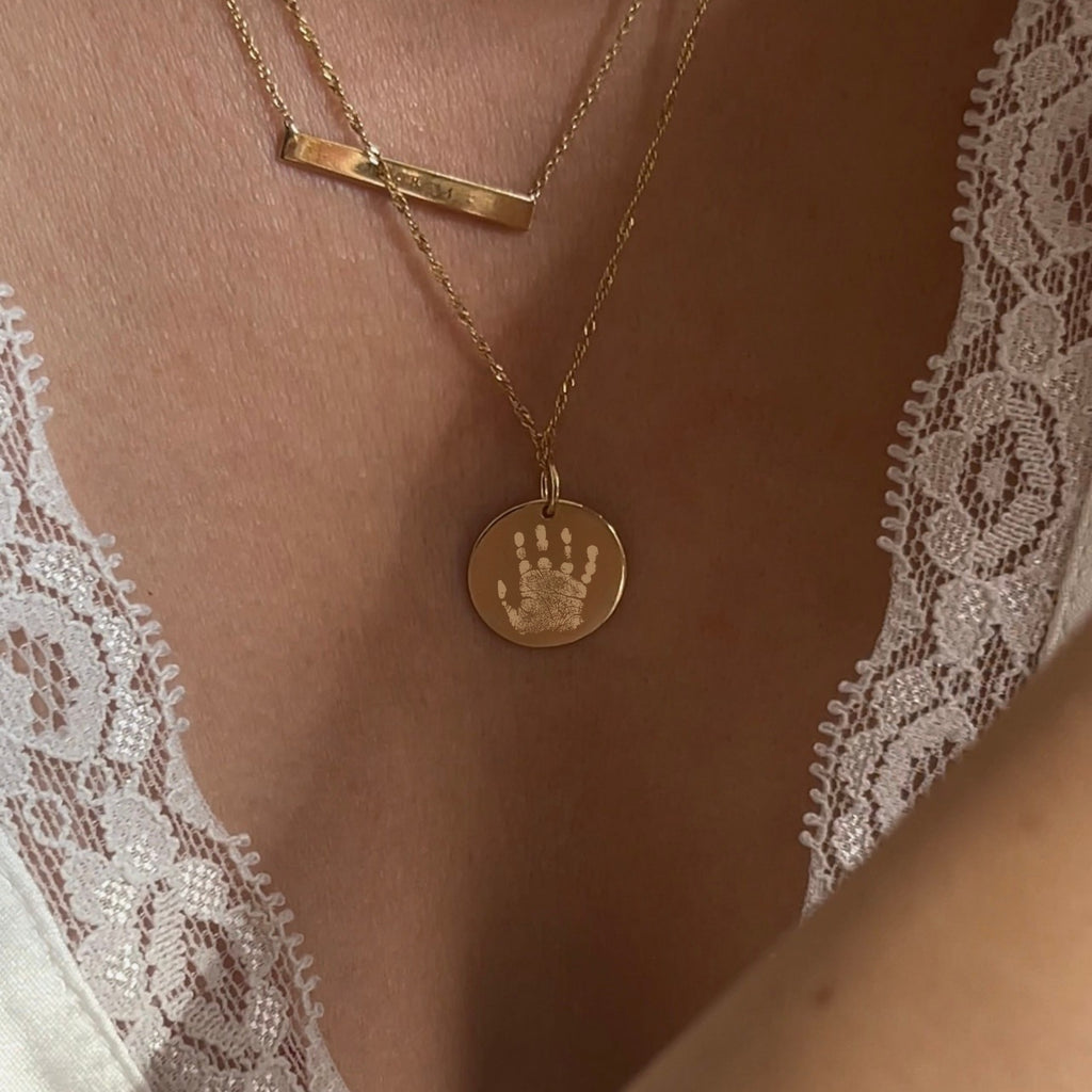 Handprint Twisted Chain Necklace | 10K Gold Circle